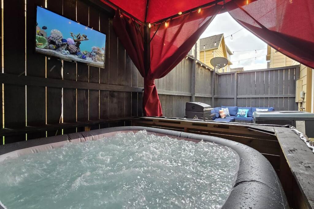 Modern Galleria Gem Private Jacuzzi 3 Br Houston Exteriör bild